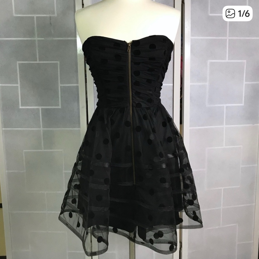 ✂️ Betsey Johnson zip up strapless tulle dress
